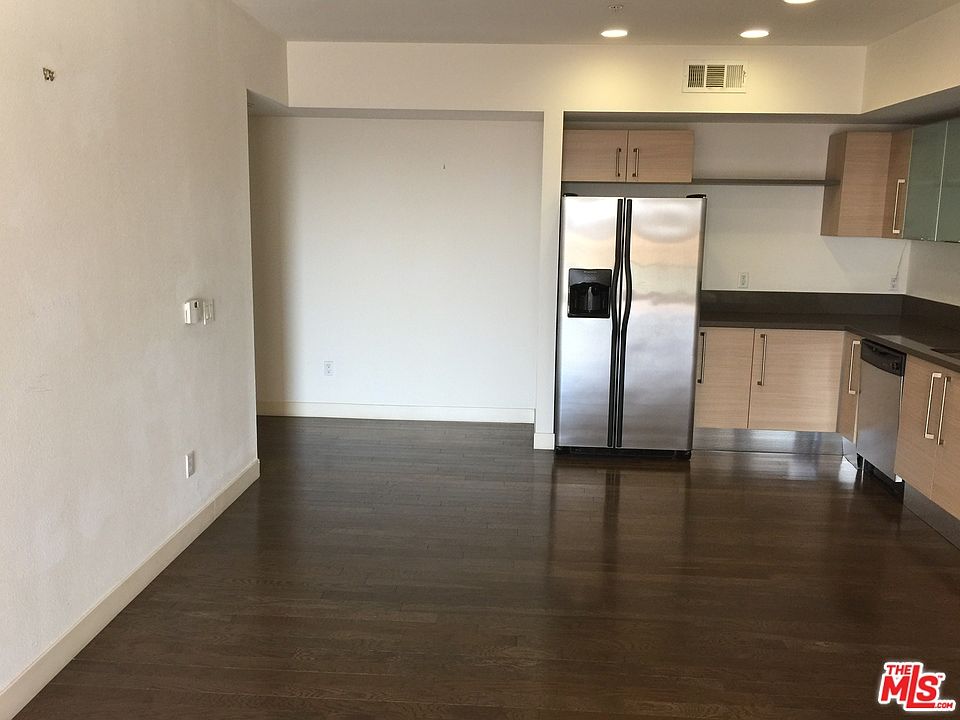 2nd image of 100 S Alameda St Unit 102