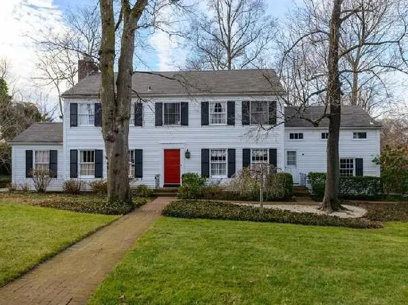 37 Broadlawn Ave, Kings Pt, NY 11024