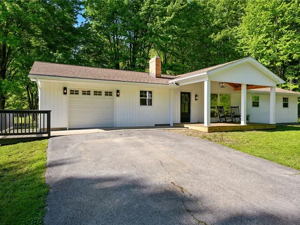 5890 Wise Rd, Hermitage, PA 16148