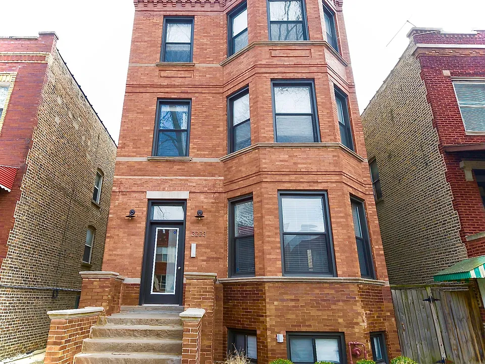 3223 N Hamlin Ave #1