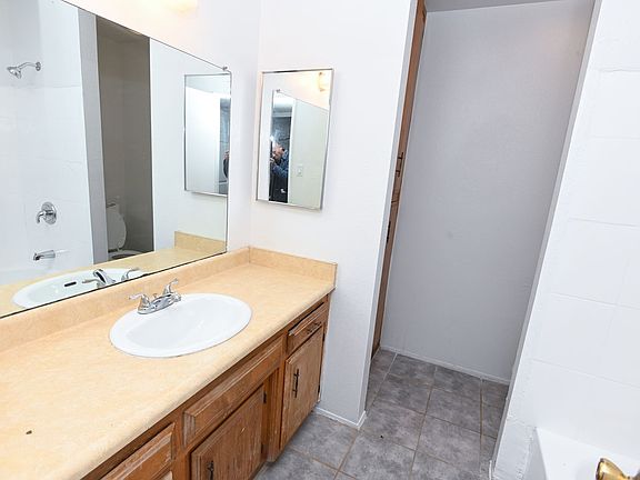 2nd image of 2209 Westholme Blvd #B
