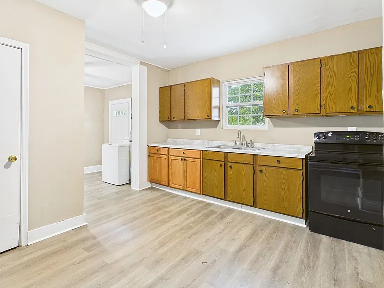2412 Concord Ave — Photo 13