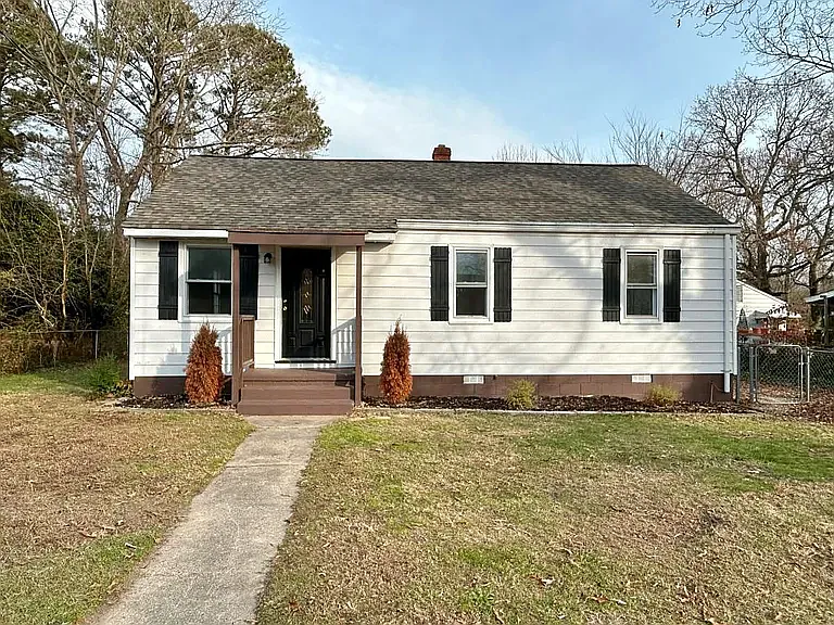 1208 Stewart Dr — Photo 3