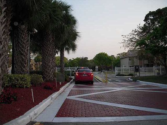 2nd image of 880 Cypress Park Way #G5