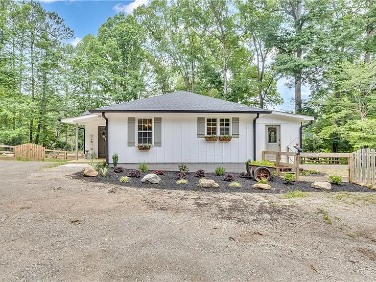 6290 Cascade Palmetto Hwy — Photo 3