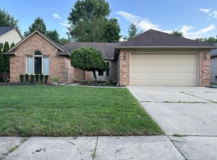 14916 Hillcrest Ln, Shelby Township, MI 48315