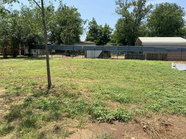 804 E Luce St, Llano, TX 78643