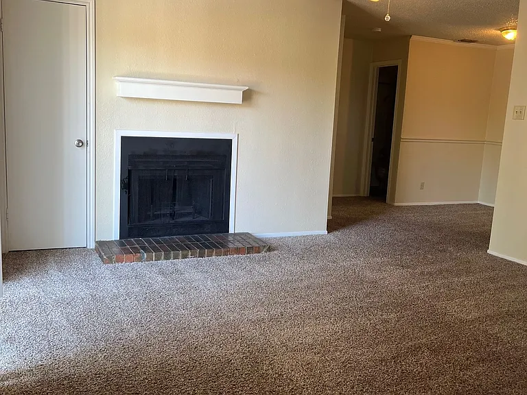 Bentwood Apartments — Photo 33