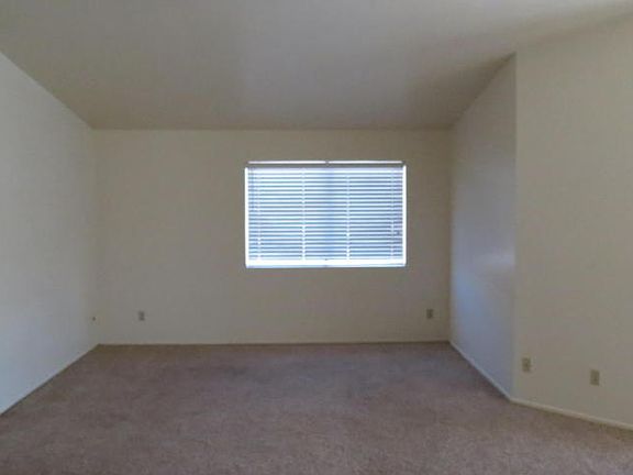 4th image of 1456 W Canyon Shadows Ln
