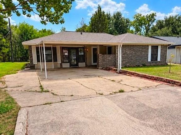 2nd image of 815 Magnolia Ave