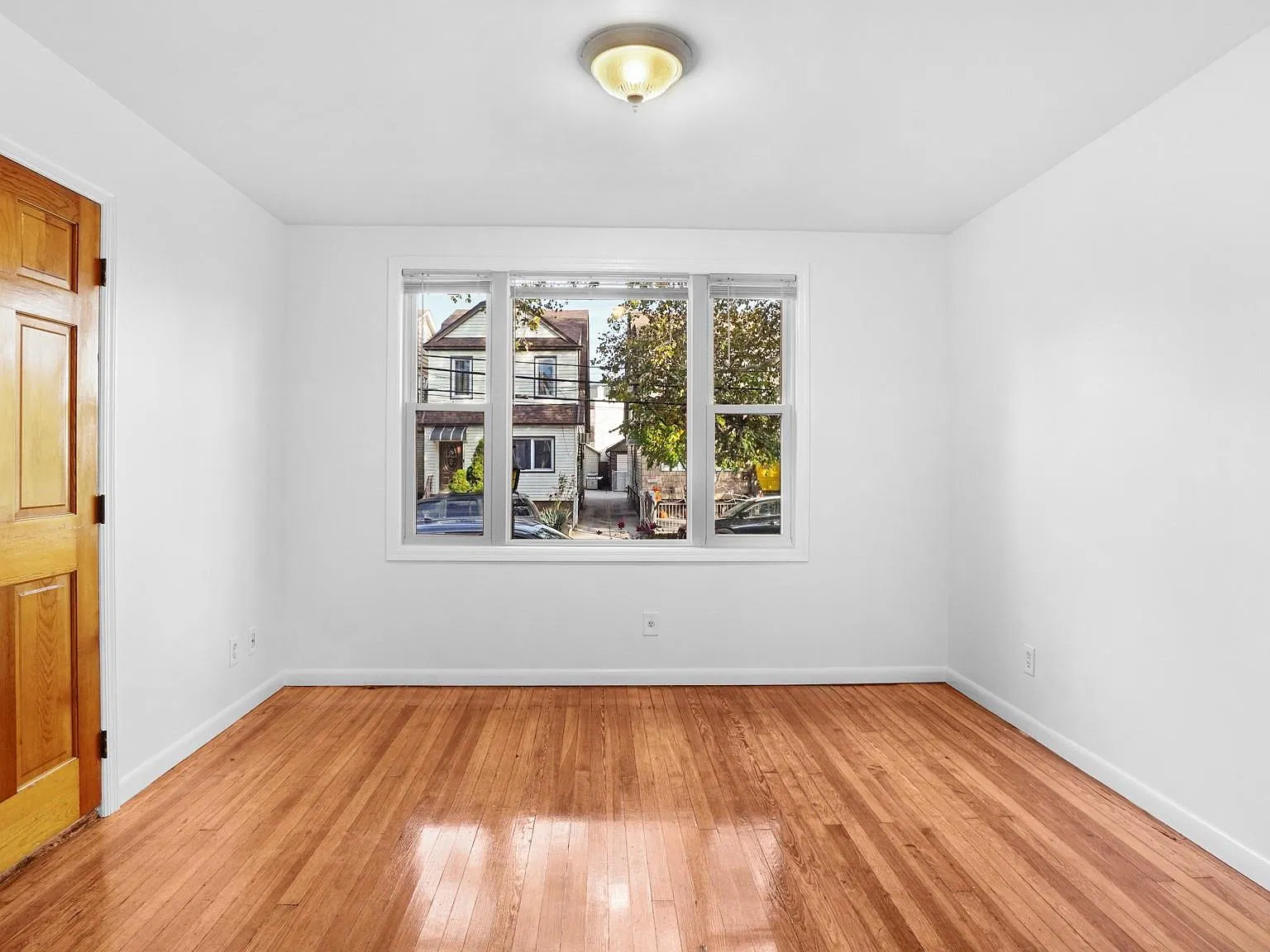 3 bed, 2.0 bath, 1100 sqft, $3,500 — Photo 3