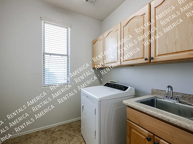 1155 E Winchester Pl — Photo 24