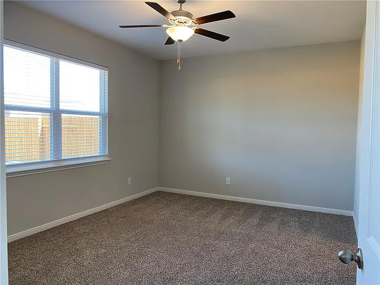 297 Mount Vernon Way — Photo 9