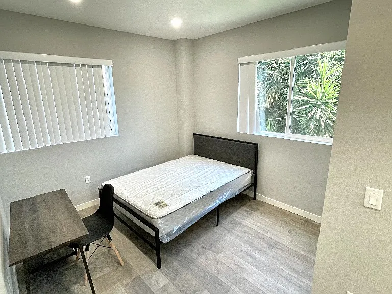1370 W 35th Pl — Photo 19