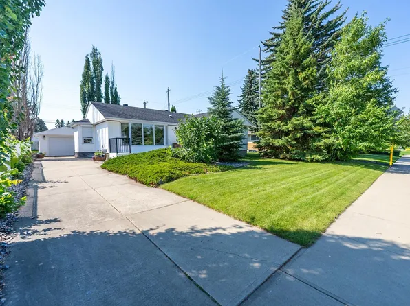 4707 105a Ave NW, Edmonton, AB T6A 1C1