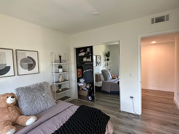 5th image of 4806 Sylmar Ave #301
