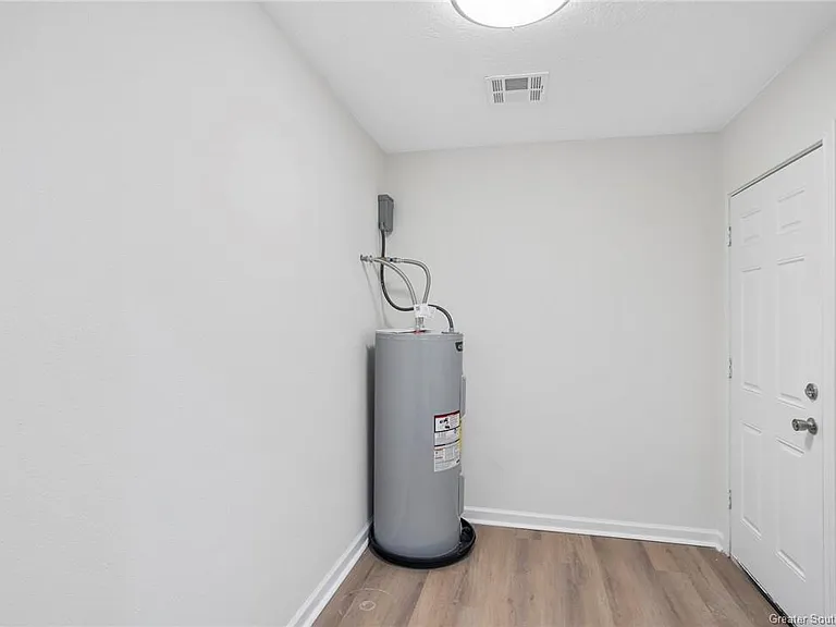 325 Quelqueshue St — Photo 9