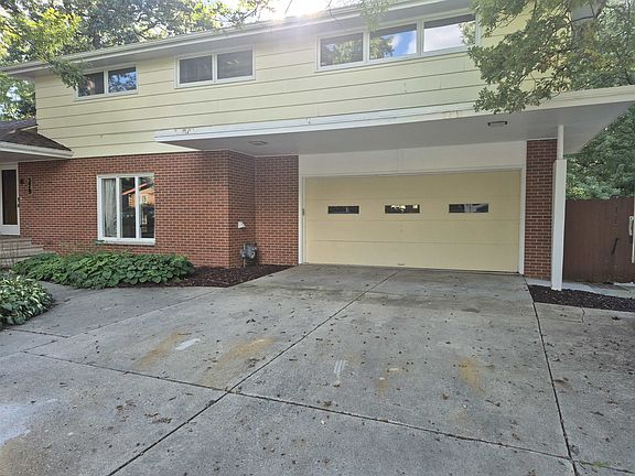 2nd image of 379 Grove St