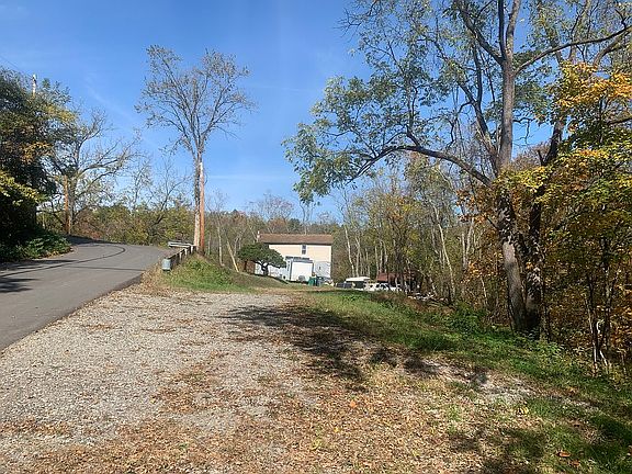 4th image of 778 Dutch Hill Rd