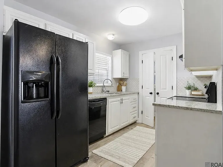 18152 Woodhaven Dr — Photo 6