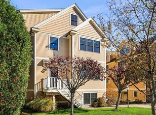 28 Meadowbrook Rd #28, Brookline, MA 02467