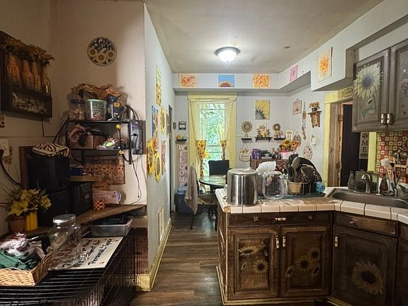 3rd image of 1022 W Powers St