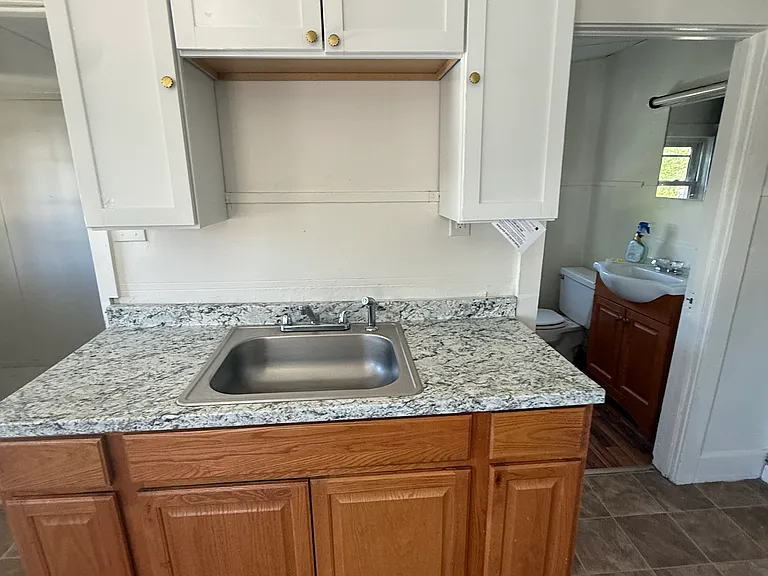 1431 Sanderson Ave — Photo 3