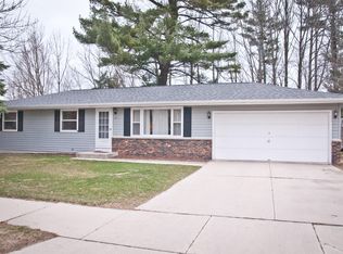 1628 Knoll Crest Dr, Sheboygan, WI 53081