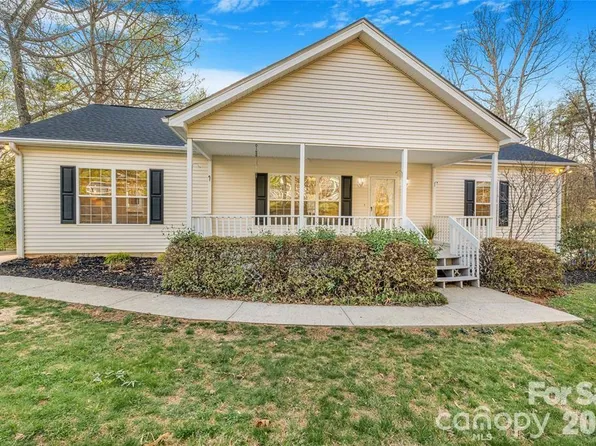 15 Rasada Dr, Weaverville, NC 28787