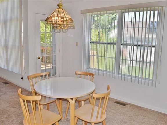 4th image of 1001 Ashley Dr