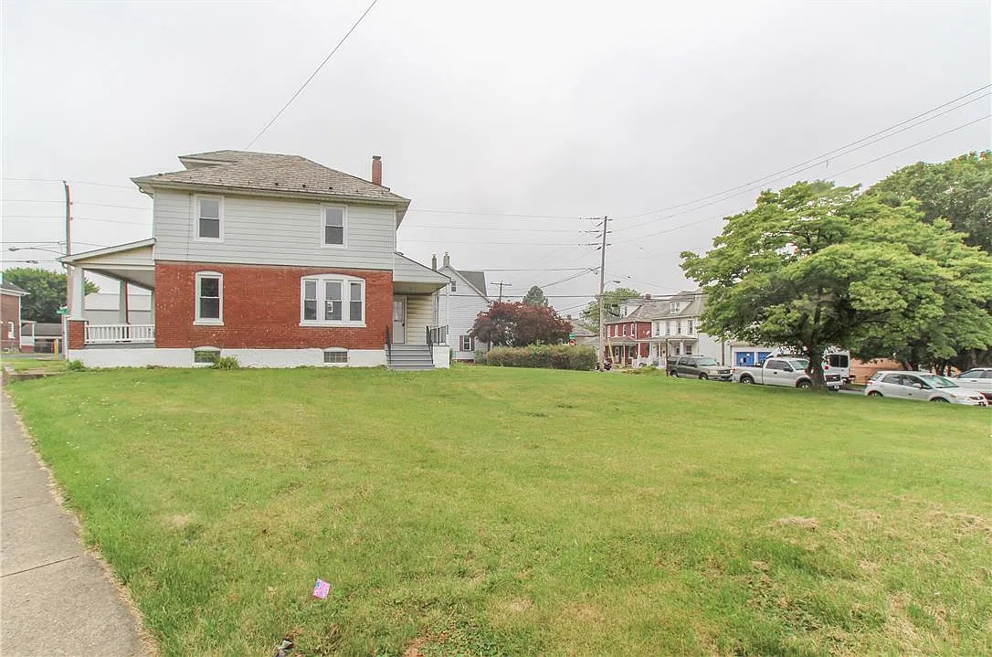 3 bed, 2.5 bath, 1360 sqft, $2,350 — Photo 2