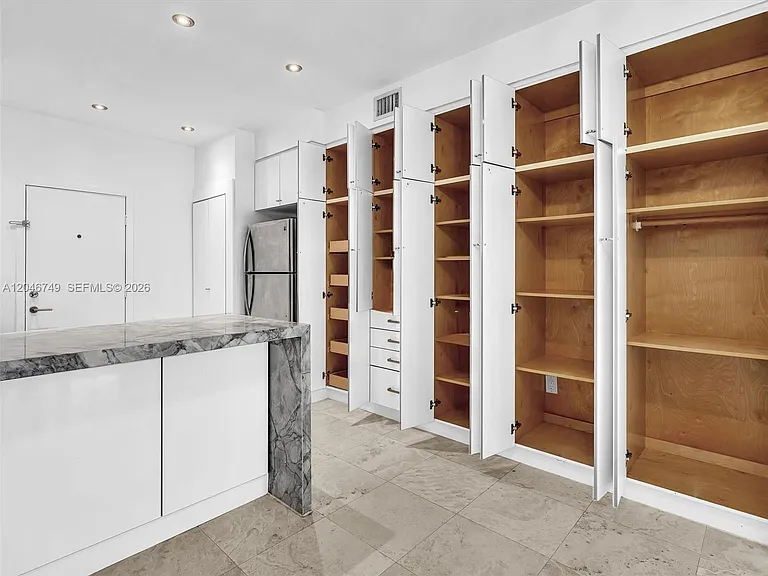 1045 Lenox Ave #12 — Photo 13