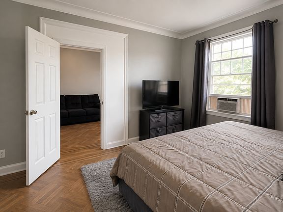 4th image of 148 Carlton Ave #2R