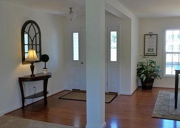 3rd image of 3905 Mill Station Dr