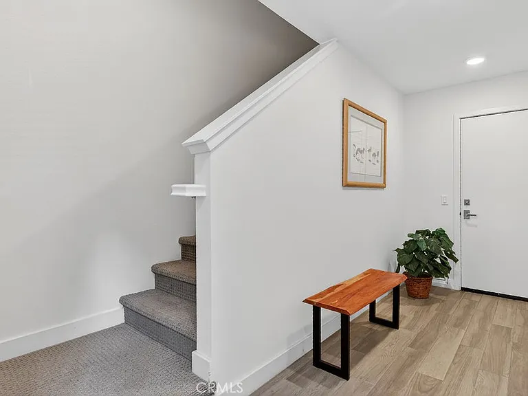 985 Doheny Way — Photo 4