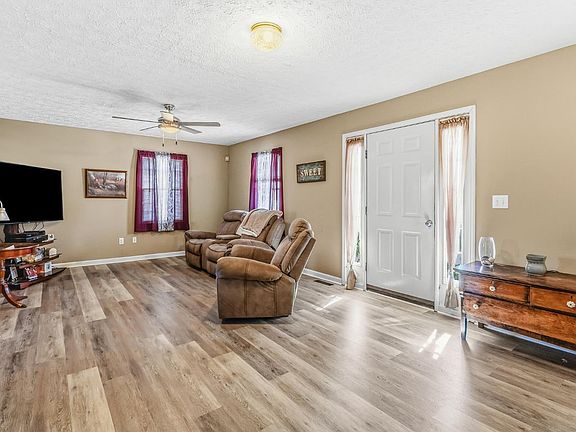 2nd image of 134 Robinwood Pl