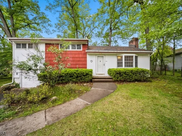 180 Busteed Dr, Midland Park Boro, NJ 07432