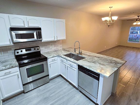 5th image of 415 Wilton Cir