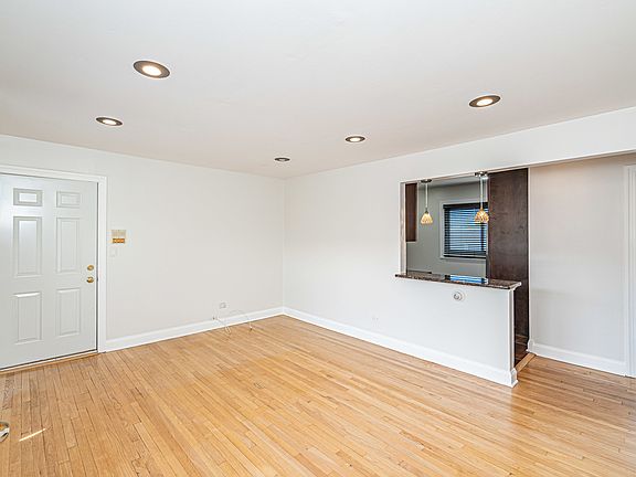 5th image of 3822 Ruby St APT 3E