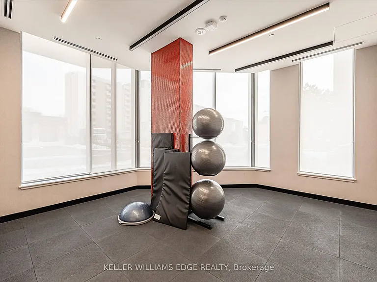 212 King William St E #418 — Photo 25