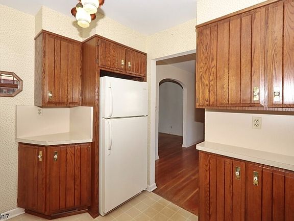 5th image of 130 Warrenville Rd