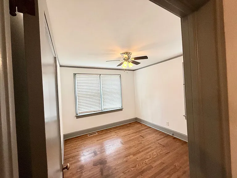 555 King Ave — Photo 18