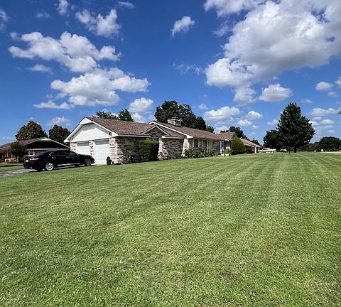 Awesome and impressive curb appeal beautiful corner lot with established *yard of the month* front and rear lawn all maintained within the rent