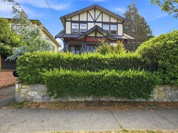 307 Moss St #2, Victoria, BC V8V 4M7