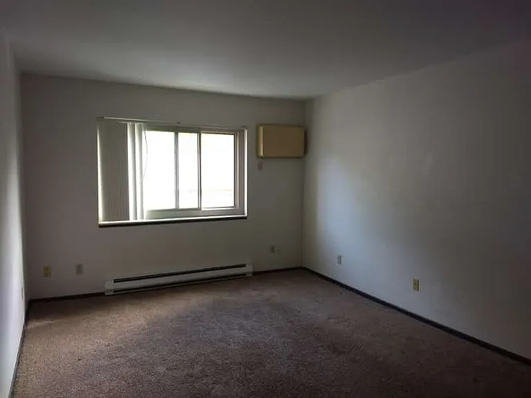 175 Country Ln — Photo 4