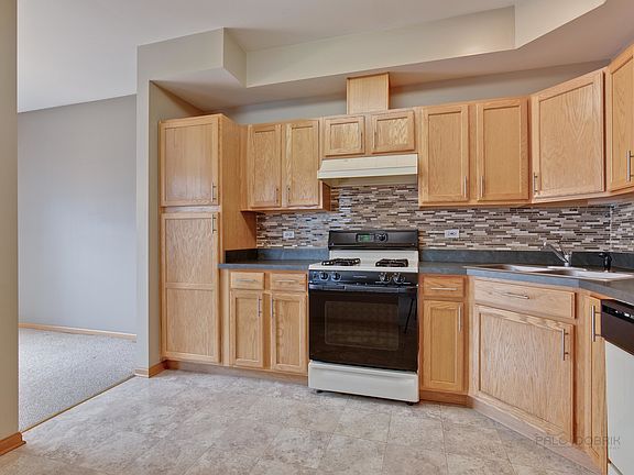 5th image of 1070 Ellsworth Dr