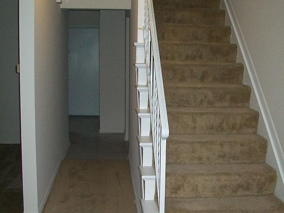 3rd image of 551 Fox Hills Dr N #1