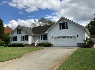 425 Southern Oaks Dr, Chesapeake, VA 23322