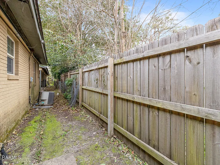 1501 W Saint Mary Blvd #B — Photo 15