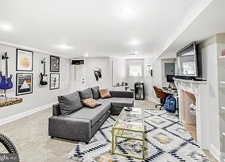 38 Q St NE #B — Photo 4